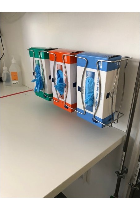 Soporte de pared con ranura en T para 3 portacajas de guantes, JB 47-00-03 by JB Medico