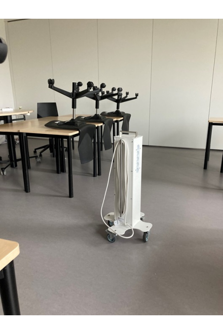 Skolestander, 15 stk. DK udtag m/jord, med hjul, hvid farve, JB 680-400-15 af JB Medico