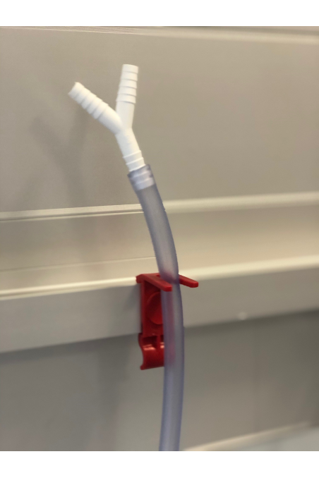 Soporte para mangueras de plástico rojo – compatible con riel escandinavo 10x30 mm, JB 600-00-01 by JB Medico