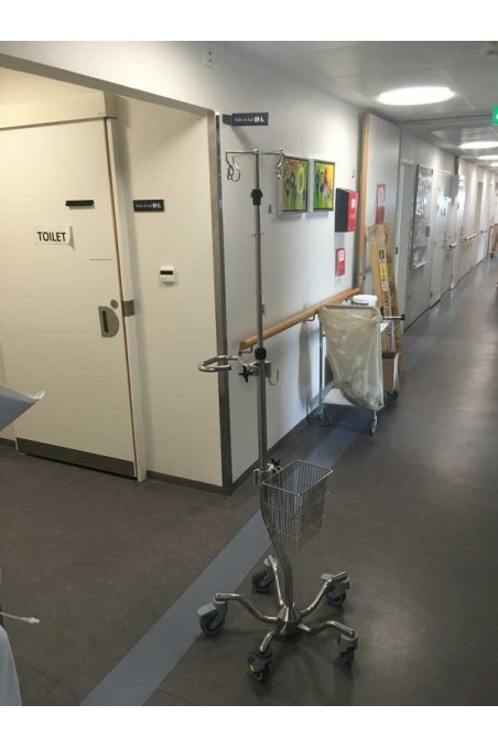 Hjulbase, buede ben, infusionsstativer. JB 332-00-00 af JB Medico