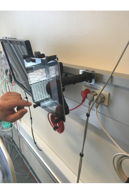 Dansk hospitals-netkabel 0,5 m, rød, C13, 1210715 af JB Medico
